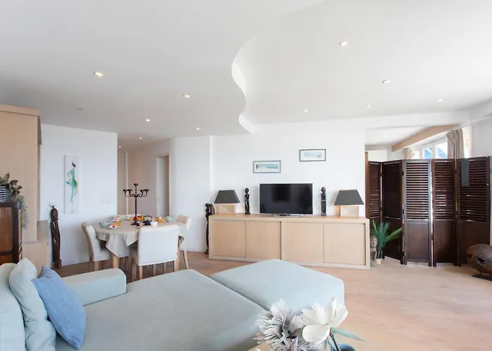 A16 Staywiz Us - 2bdr Sea View - Center - Parking & Terrace Apartman