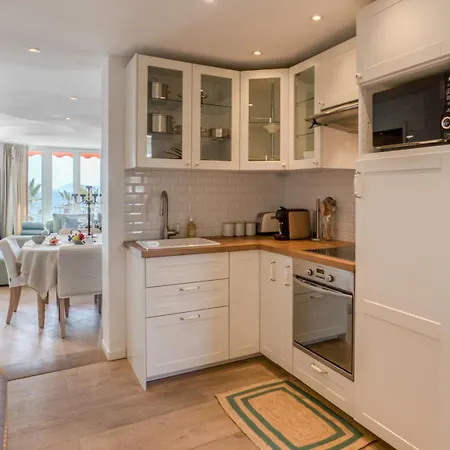 A16 - 2bdr Sea View - Center - Parking & Terrace *