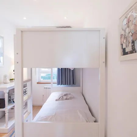 A16 - 2bdr Sea View - Center - Parking & Terrace Lägenhet *