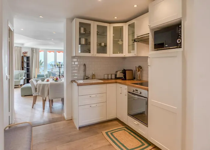 A16 Staywiz Us - 2bdr Sea View - Center - Parking & Terrace *