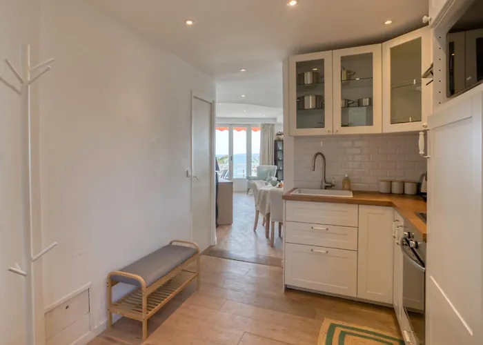 A16 - 2bdr Sea View - Center - Parking & Terrace *